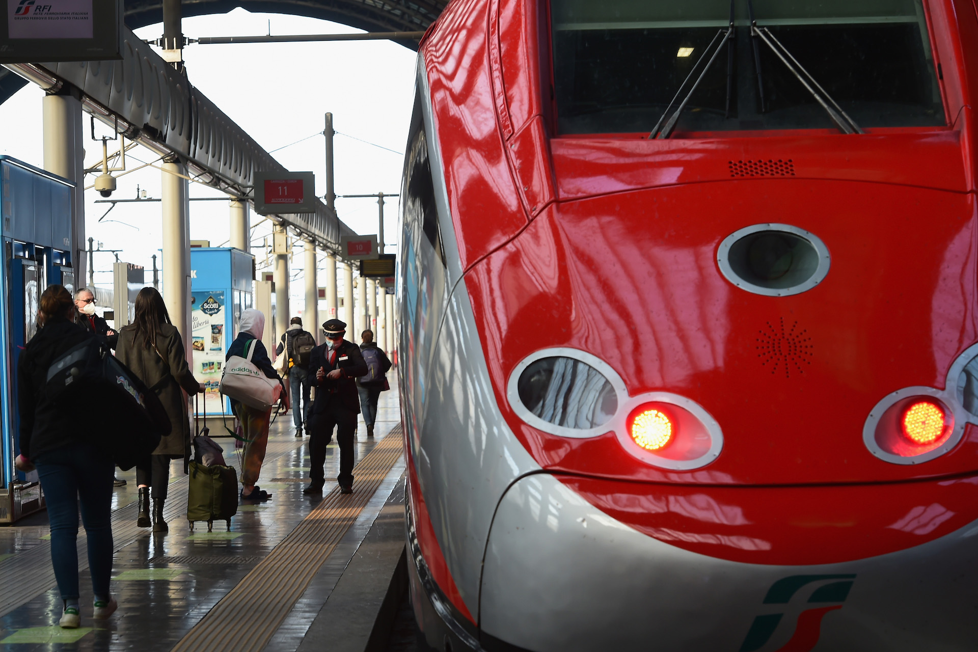 Decarbonizing Railways: The Benefits to Our Environment